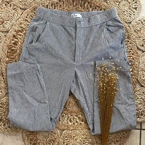 Hollister size L striped pants